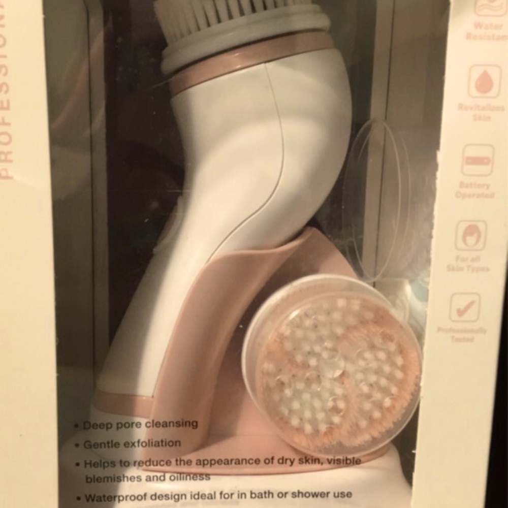 Purifying facial cleaning system